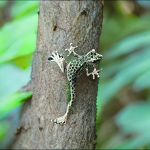Load image into Gallery viewer, Green Rhinestones Crystal Frog Brooch Lapel Pin
