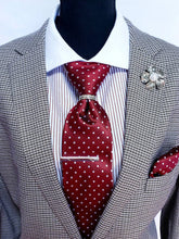 Load image into Gallery viewer, Matte Flower Shaped Beaded Lapel Pin