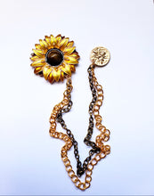 Load image into Gallery viewer, Sunflower Lapel Chain Pin