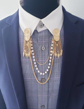 Load image into Gallery viewer, Retro Ivory Pearls Gold Lapel Pin
