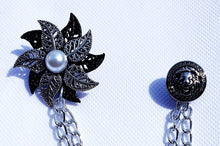 Load image into Gallery viewer, Elegant Flower Lapel Pin with Silver Chains/Lion Brooch
