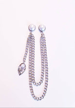 Load image into Gallery viewer, Elegant Pearl Lapel Pin