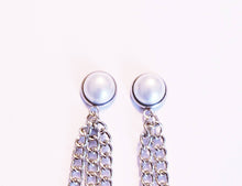 Load image into Gallery viewer, Elegant Pearl Lapel Pin