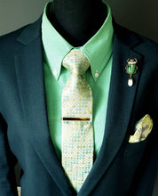 Load image into Gallery viewer, Green Insect Lapel Brooch Pin