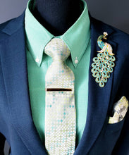 Load image into Gallery viewer, Crystal Peacock Brooch (Large) Pin