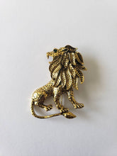 Load image into Gallery viewer, Lion Crystal Clasp Lapel Pin