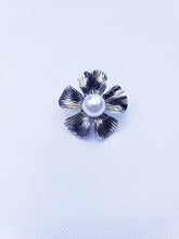 Load image into Gallery viewer, Matte Flower Shaped Beaded Lapel Pin