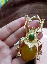 Load image into Gallery viewer, Crystal Clasp Beetle Lapel Brooch Pin
