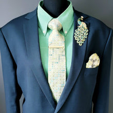 Load image into Gallery viewer, Crystal Peacock Brooch (Large) Pin