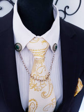 Load image into Gallery viewer, Collar Chain Pin with Green Center