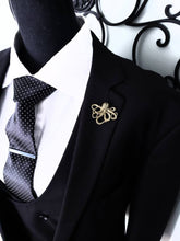 Load image into Gallery viewer, Crystal Clasp Octopus Lapel Pin