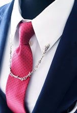 Load image into Gallery viewer, Hand Barbed Wire Collar Chain Pin