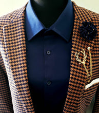 Load image into Gallery viewer, Deer Head Crystal Lapel Pin