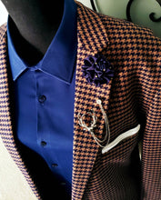 Load image into Gallery viewer, Deer Head Crystal Lapel Pin