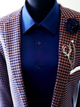 Load image into Gallery viewer, Deer Head Crystal Lapel Pin