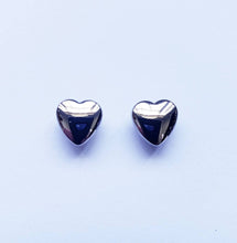 Load image into Gallery viewer, 10x10mm Heart Collar Pin