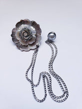 Load image into Gallery viewer, Natural Shell Flower Lapel Pin