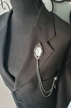 Load image into Gallery viewer, Elegant Cat Eye Feather Crystal Lapel Pin