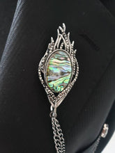 Load image into Gallery viewer, Elegant Cat Eye Feather Crystal Lapel Pin