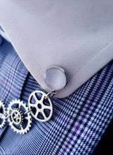 Load image into Gallery viewer, Metal Gear Collar Chain Pin