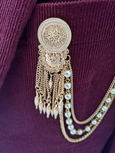 Load image into Gallery viewer, Retro Ivory Pearls Gold Lapel Pin