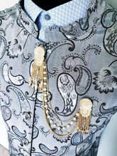 Load image into Gallery viewer, Retro Ivory Pearls Gold Lapel Pin