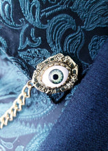 Load image into Gallery viewer, Eye Ball Collar Pin