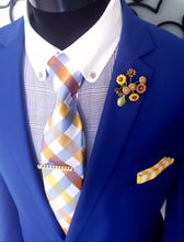 Load image into Gallery viewer, Elegant Flower Brooch Shirt Pin