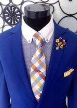 Load image into Gallery viewer, Elegant Flower Brooch Shirt Pin