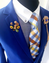 Load image into Gallery viewer, Elegant Flower Brooch Shirt Pin