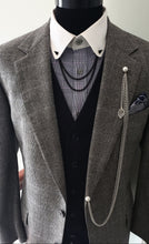 Load image into Gallery viewer, Black Spike Collar Chain Pin
