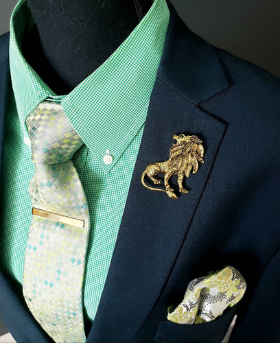 Lion Crystal Clasp Lapel Pin 