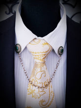 Load image into Gallery viewer, Collar Chain Pin with Green Center
