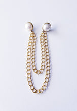 Load image into Gallery viewer, Pearl Double Chain Collar Pin 
