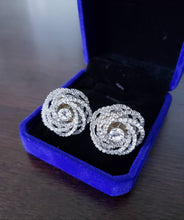 Load image into Gallery viewer, Swirling Crystal Lapel Brooch Pins
